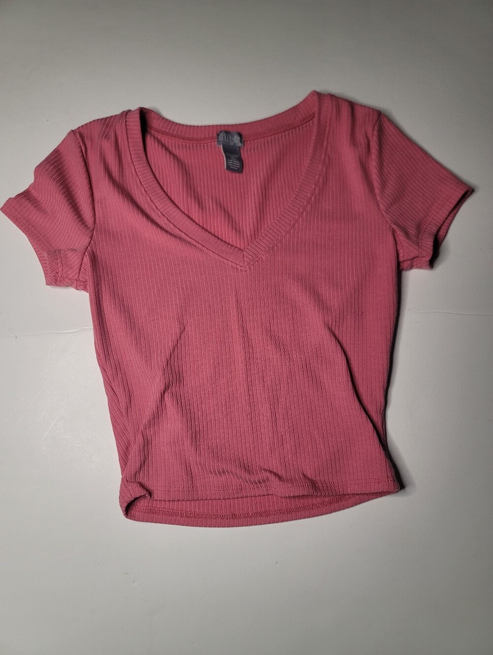 Tilly's Ribbed V-Neck Crop Top - Rose Pink
